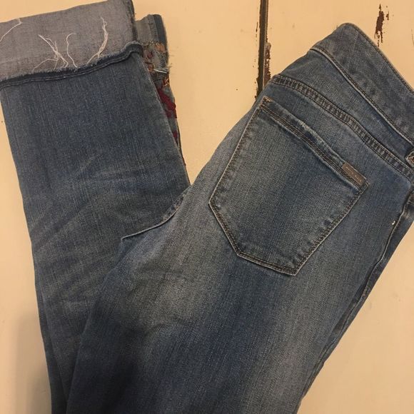 Size 2 White House Black Market cropped blue jeans the slim crop - Picture 2 of 9